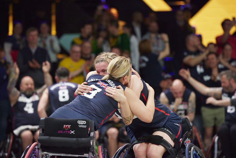 Kelly Leonard Hugs Victoria Ross after winning bronze in Wheelc